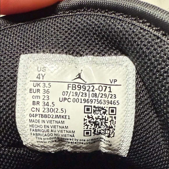 Nike Air Jordan Kids High Top Black, White and Gold Accents Big Boy 4Y - Picture 2 of 7